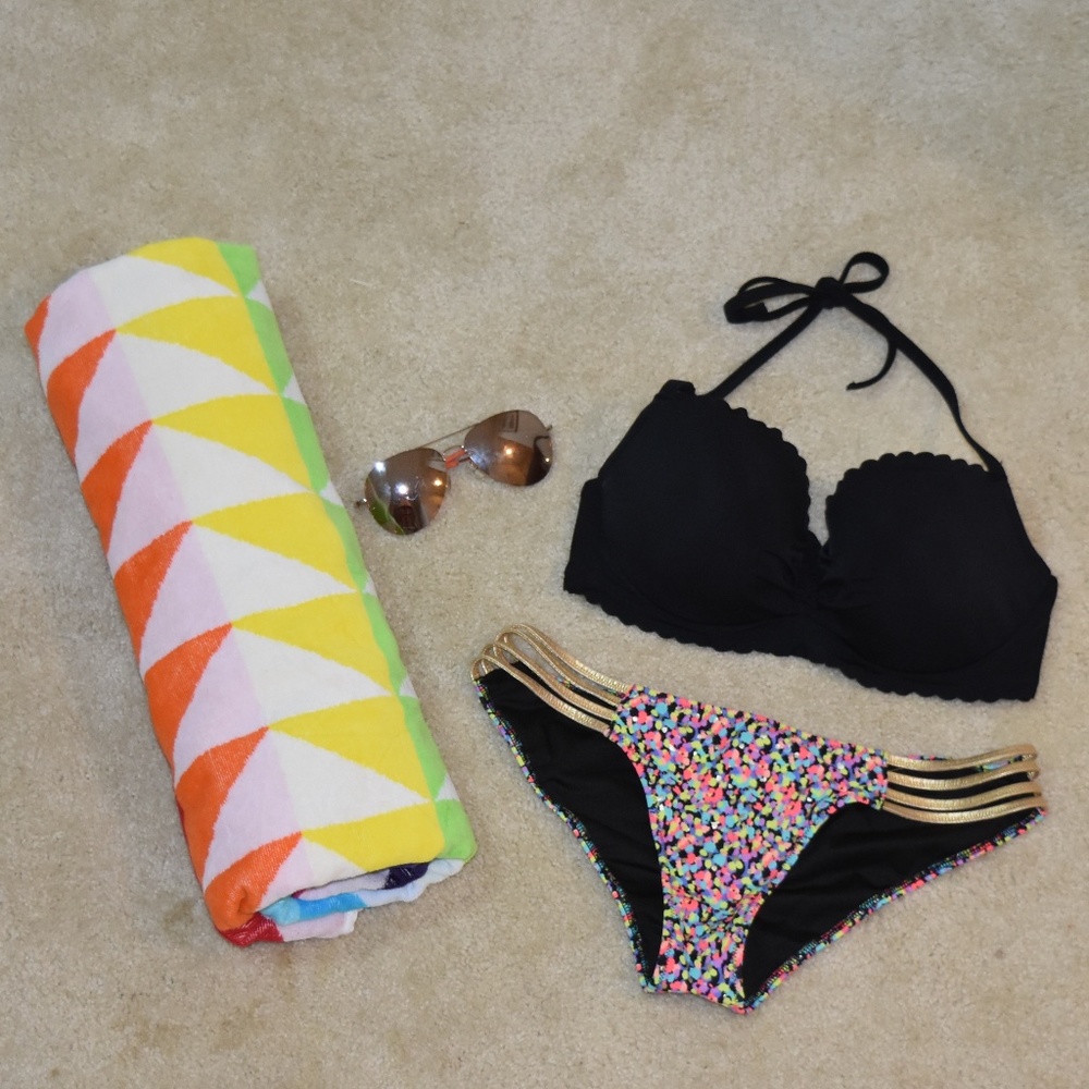 Victoria's Secret Bathing Suit BOTTOMS in size M